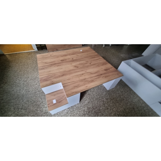 Podest do pedicure z miejscem na nogi