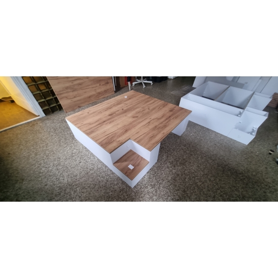 Podest do pedicure z miejscem na nogi