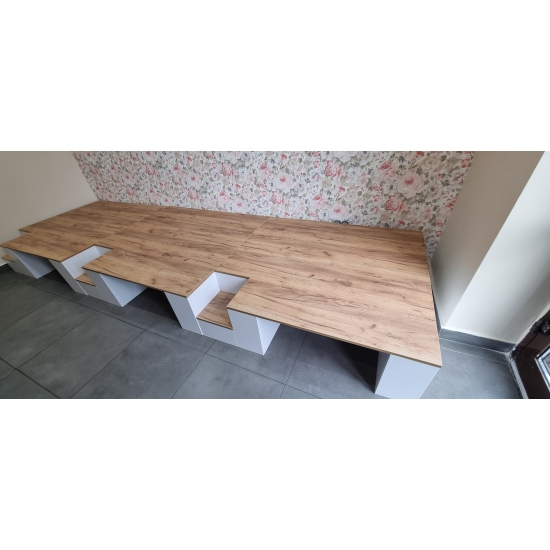 Podest do pedicure z miejscem na nogi