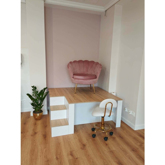 Podest do pedicure z miejscem na nogi